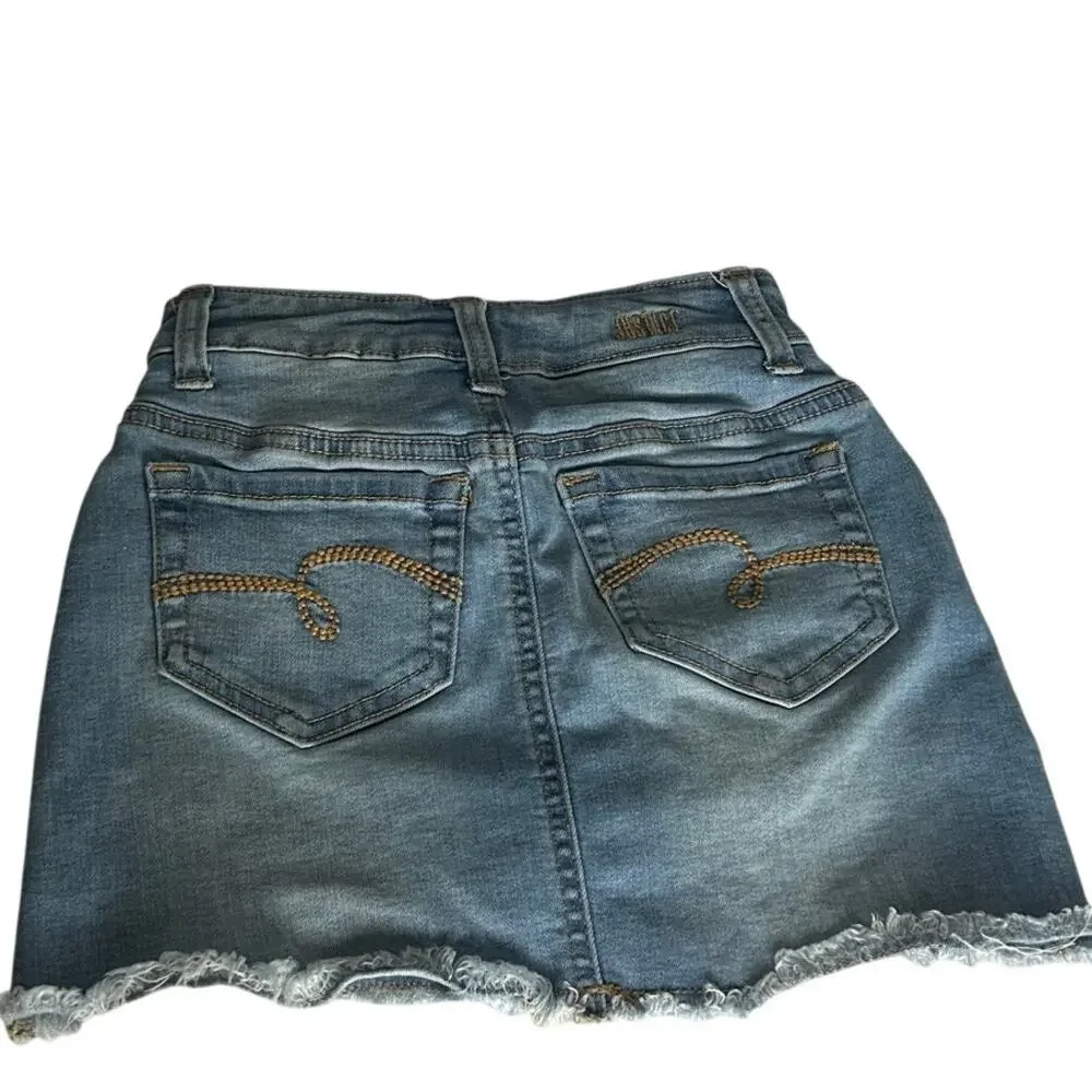 Justice girls size 6 light wash distressed denim skirt